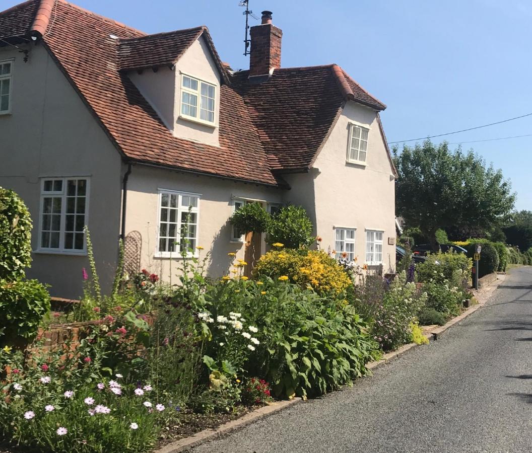 Little Dunmow Corner House Luxury Bnb المظهر الخارجي الصورة